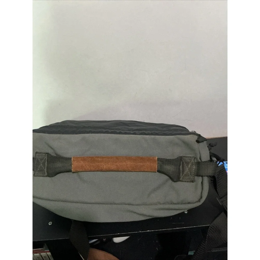 Vintage Gray Tamrac Camera Bag W/ Brown Suede Shoulder Strap 976